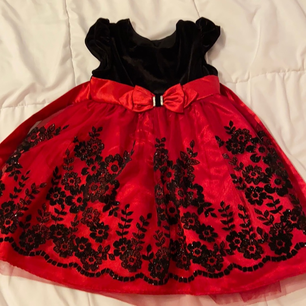 Jonah Michelle Girls Formal Party Dress Size: 5    Red / Black worn 1x.